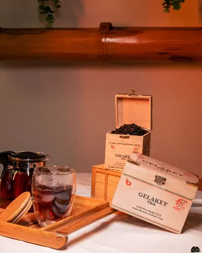 [19] Gelakey's Orthodox Tea in a Wooden Chestlet Box