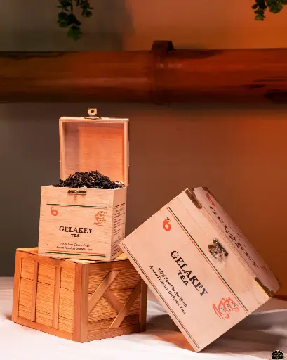 [20] Gelakey's Orthodox Tea in a Wooden Chestlet Box