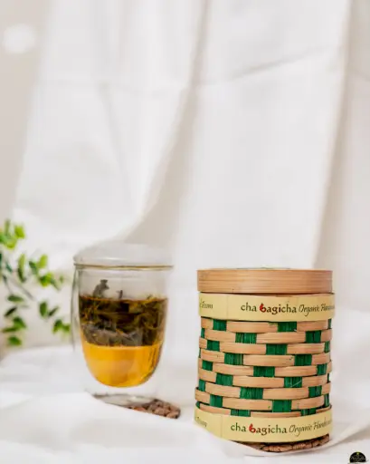 [40] Organic Green Tea in a Bamboo Box